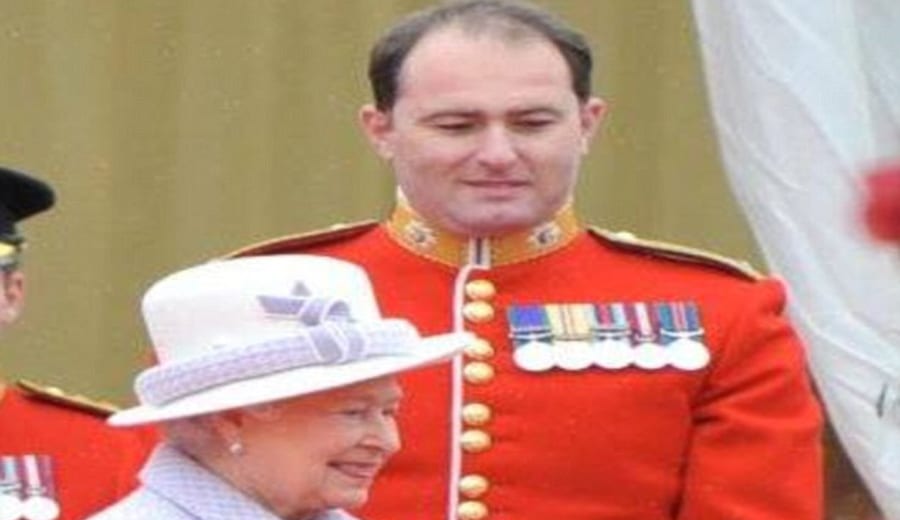 WTF! Queen's guard officer caught sniffing powder off a ceremonial