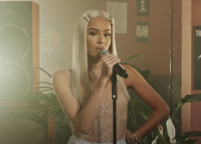 Lost Girl Delivers Smooth Live Performance Of 