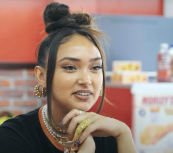 Joy Crookes joins Amelia for Hilarious Chicken shop date