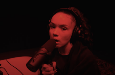 Watch Kali Claire's Smooth Live Performance Of 