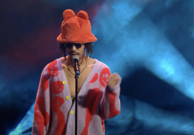 Jordan Stephens & Yiigaa Perform 