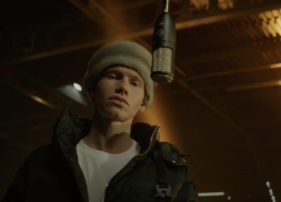 Premiere: Slew Hits Us With Fiery 'One Mic' Freestyle