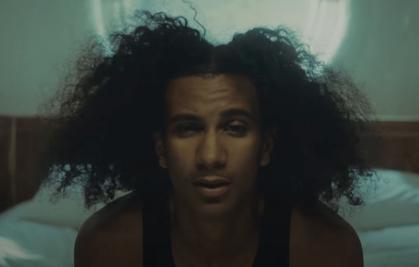 Arz Gives Visual Treatment To Pain-Filled Drop 