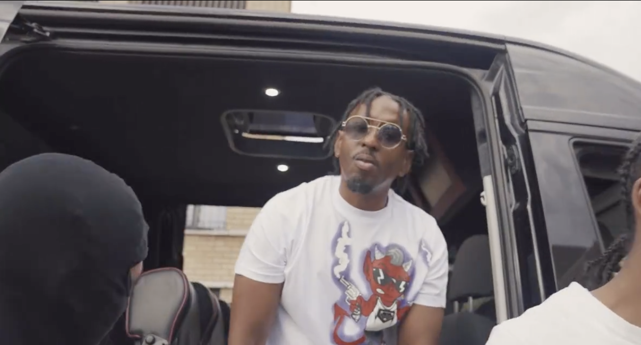 Premiere: Stinx Offloads 