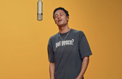 Loyle Carner gives emotive performance of 