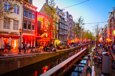 Amsterdam to ban cannabis-smoking in red light district