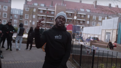 PREMIERE: Monkey (67) does it 