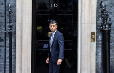 Rishi Sunak considers ban on social media for under 16s
