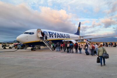 Ryanair sues disruptive passenger for large amount